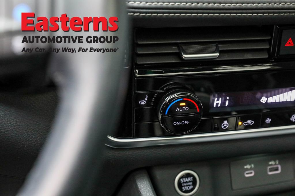 Used 2021 Nissan Rogue SV w/ Premium Package image 18