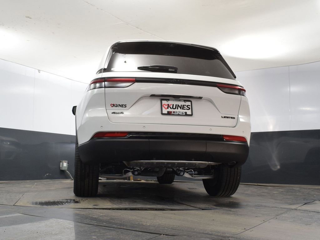 Used 2025 Jeep Grand Cherokee Limited w/ Luxury Tech Group II image 55