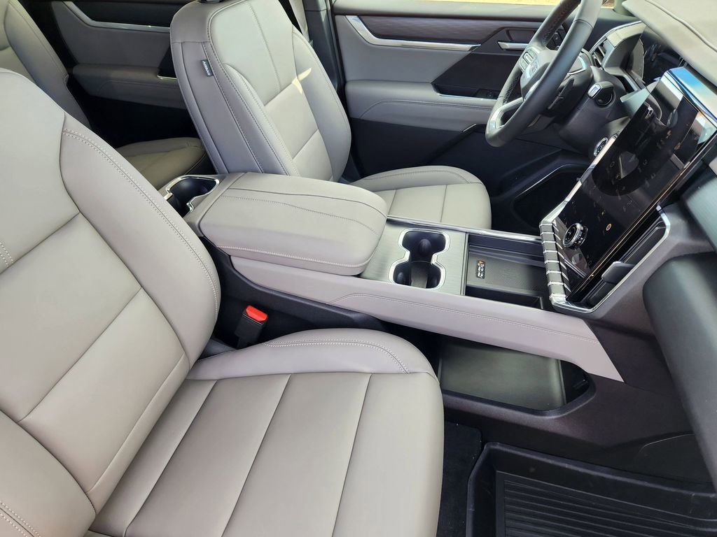 New 2026 GMC Acadia Elevation w/ Elevation Premium Package AWD/4WD image 17