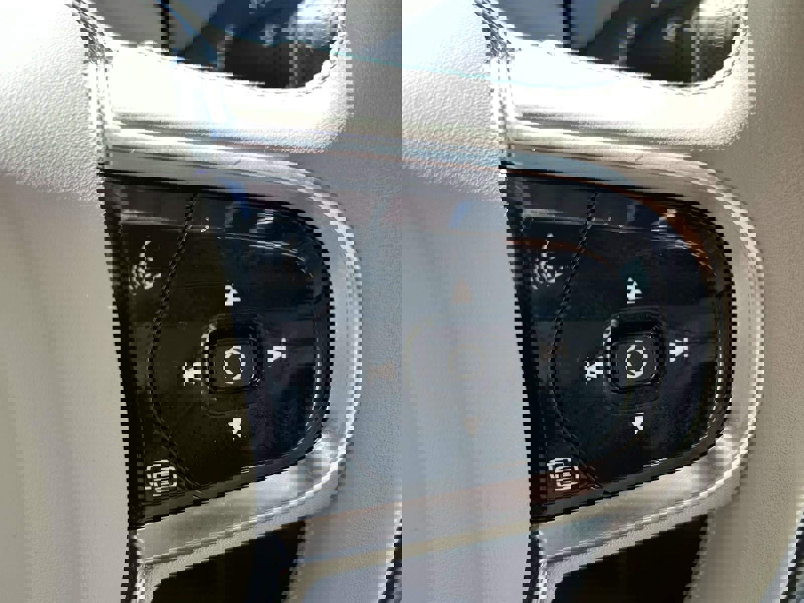 Certified 2023 Volvo XC60 B5 Plus w/ Climate Package image 24