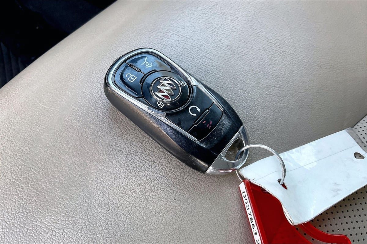 Used 2020 Buick Envision Essence w/ LPO, Cargo Package FWD image 11
