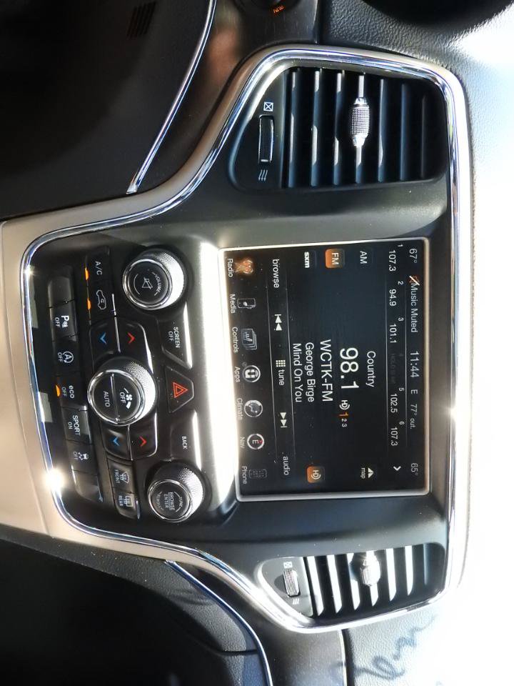 Used 2016 Jeep Grand Cherokee Limited w/ Luxury Group II AWD/4WD image 16