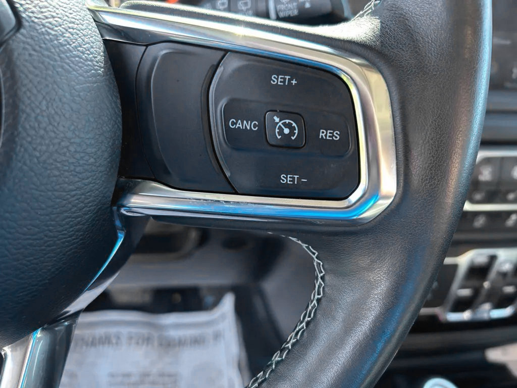Used 2019 Jeep Wrangler Unlimited Sahara w/ Dual Top Group AWD/4WD image 18