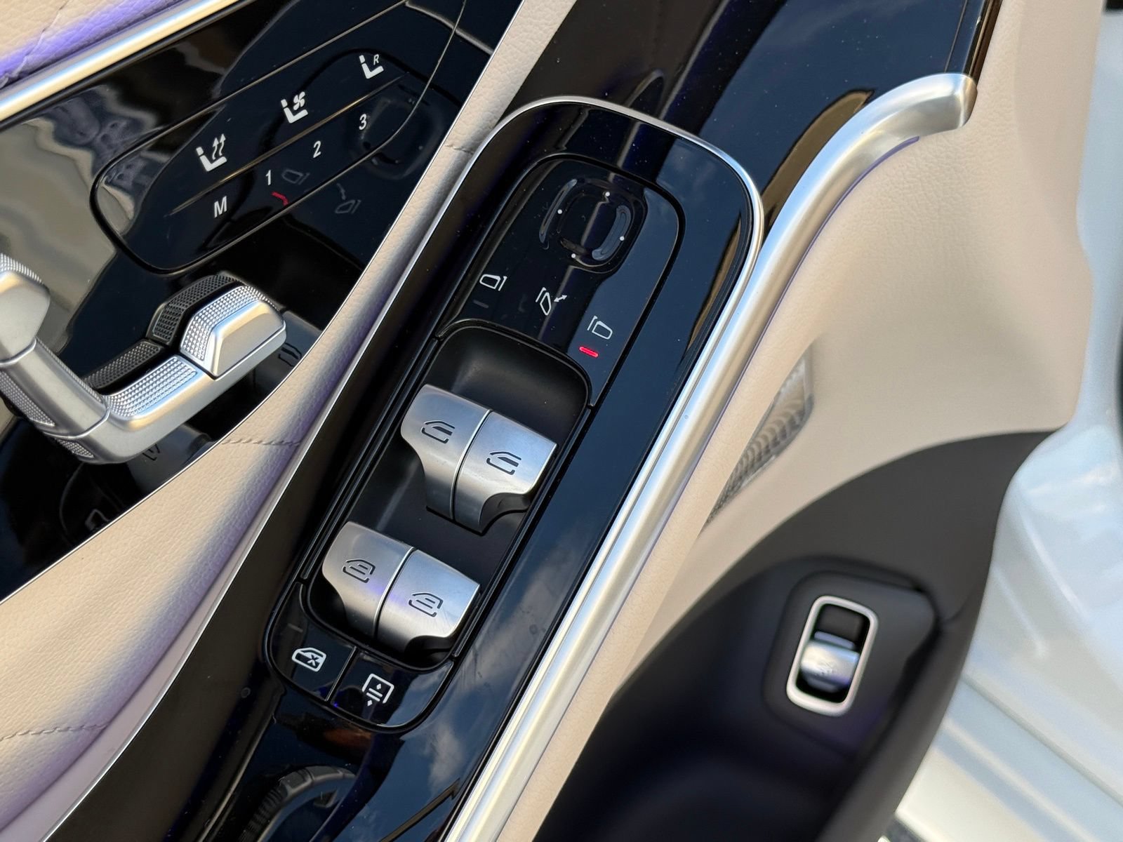 New 2026 Mercedes-Benz S 580e 4MATIC Sedan image 17