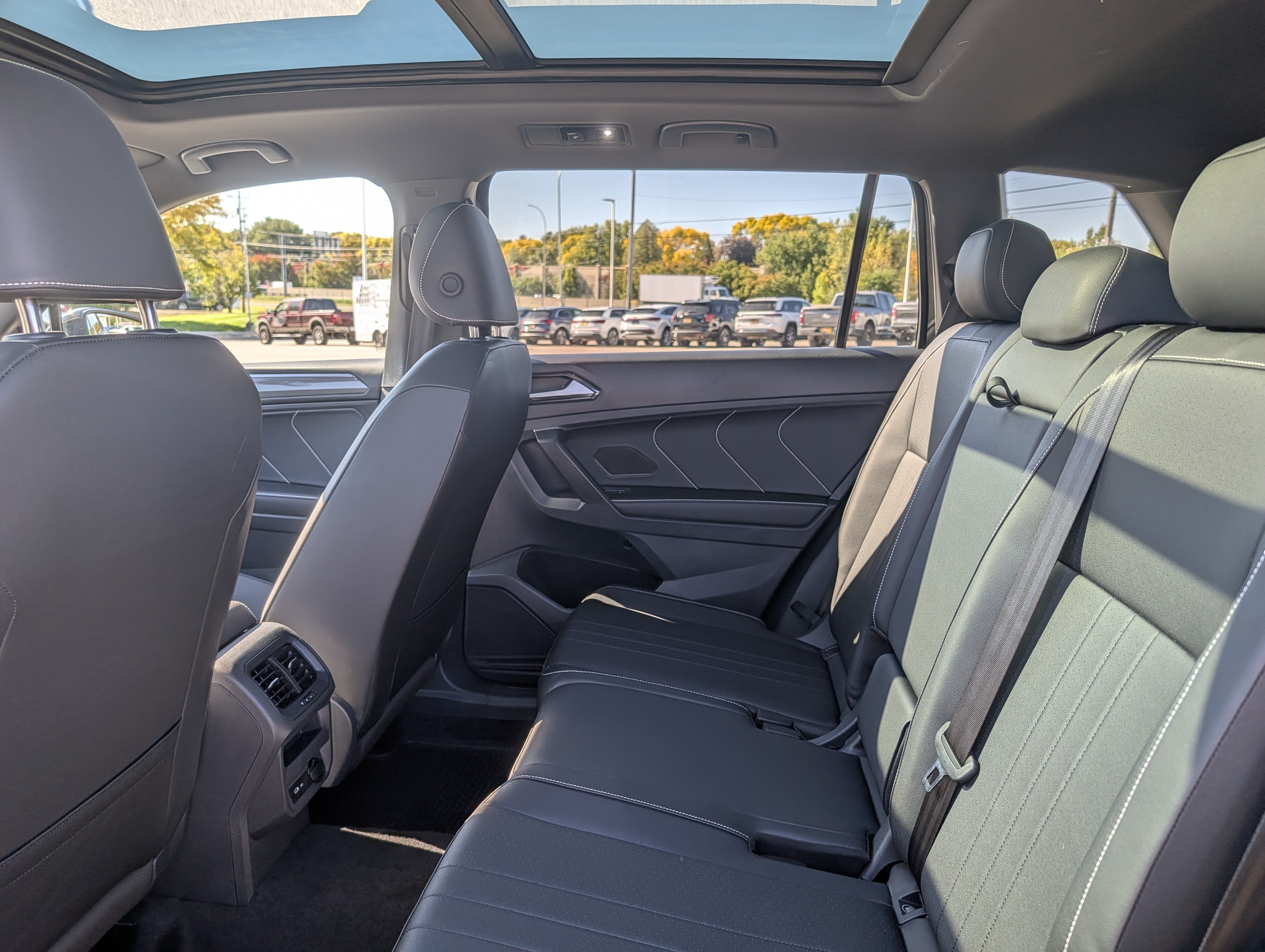 Certified 2024 Volkswagen Tiguan SE R-Line w/ MDO Package, Two-Row AWD/4WD image 21