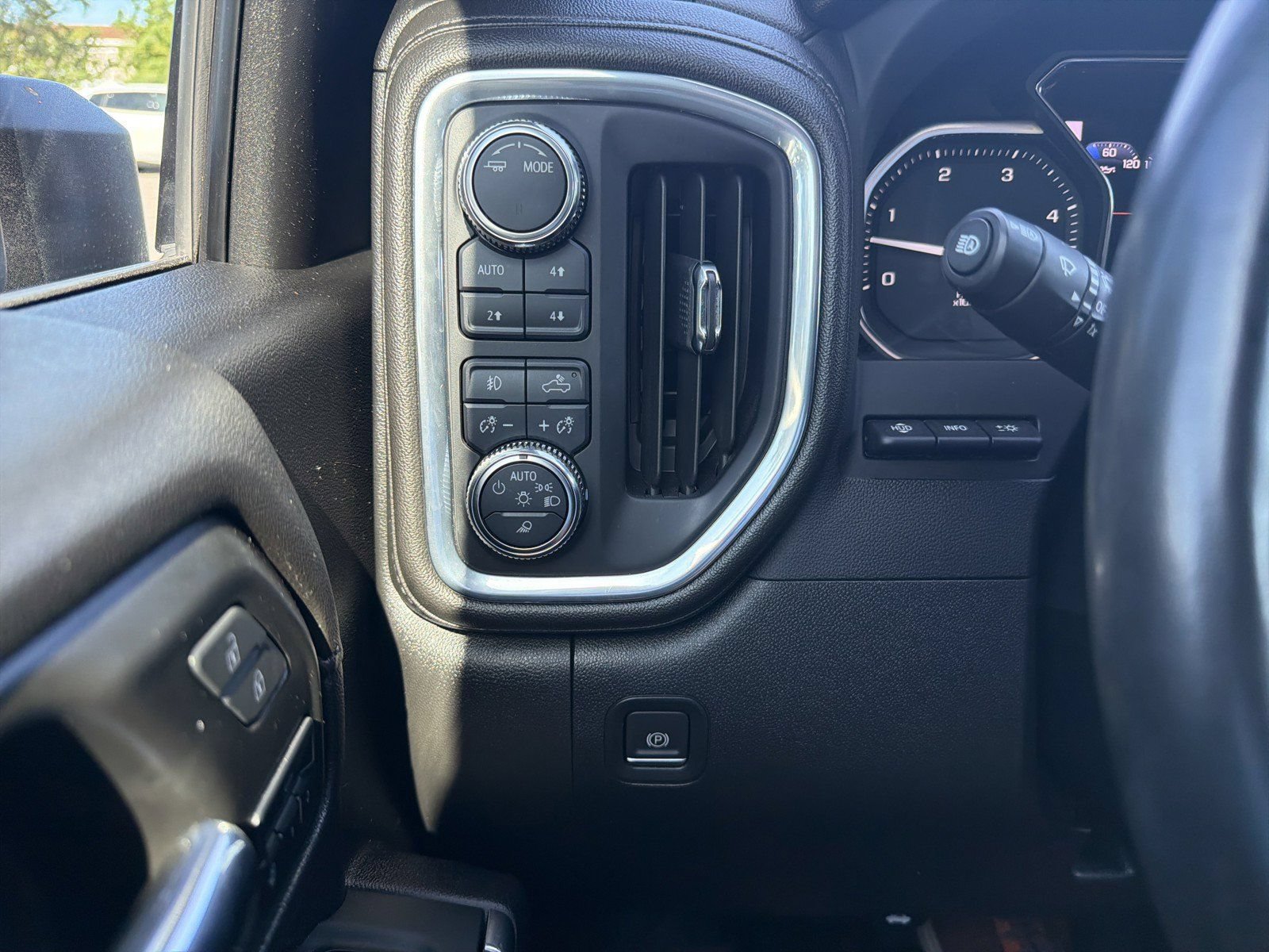 Used 2023 GMC Sierra 2500 Denali w/ Denali Ultimate Package AWD/4WD image 29