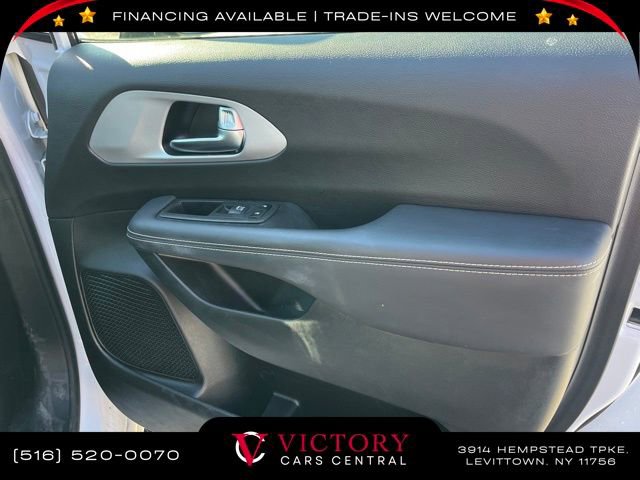 Used 2024 Chrysler Pacifica Select image 20