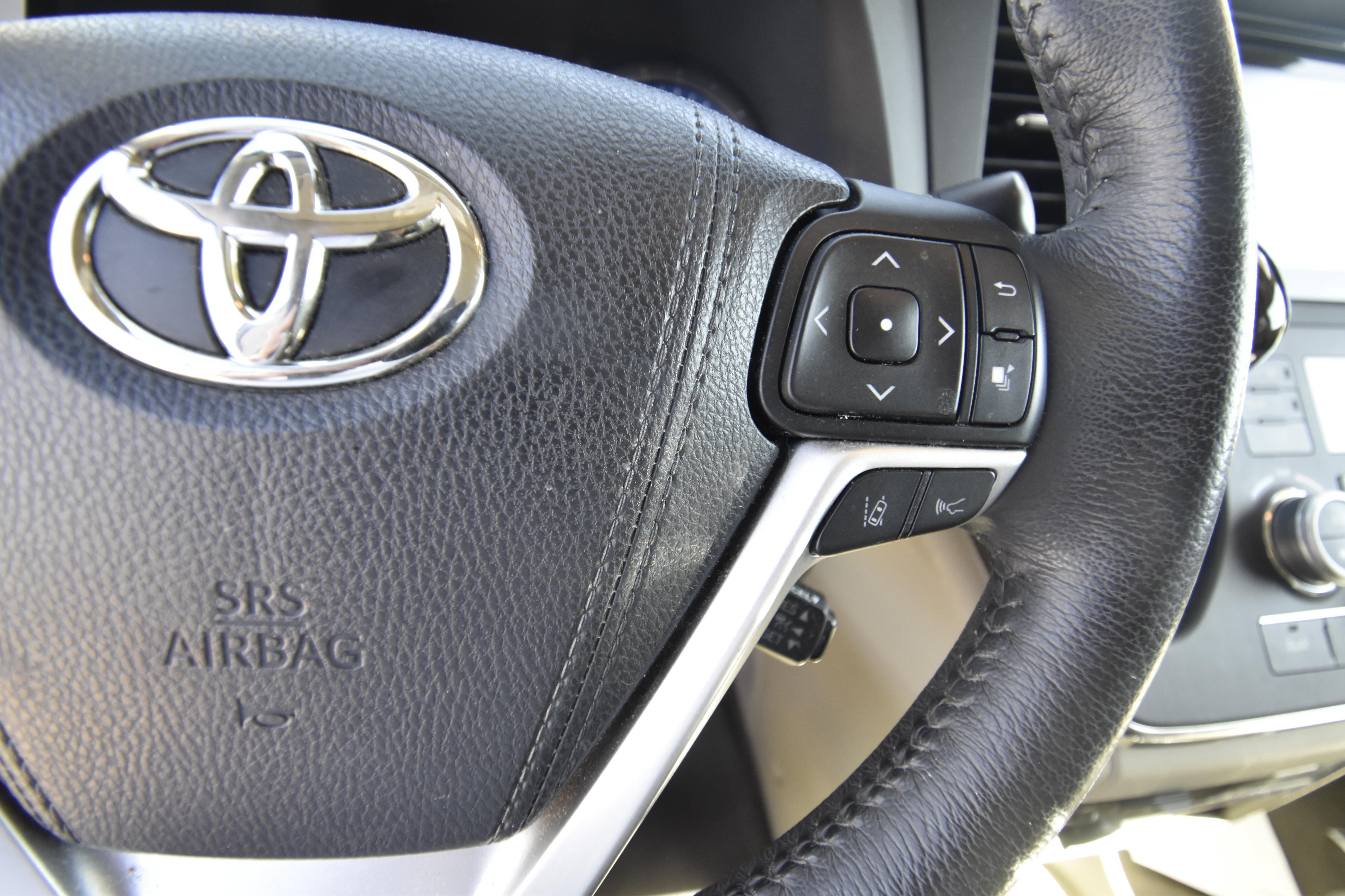 Used 2018 Toyota Sienna XLE w/ XLE Navigation Package FWD image 8