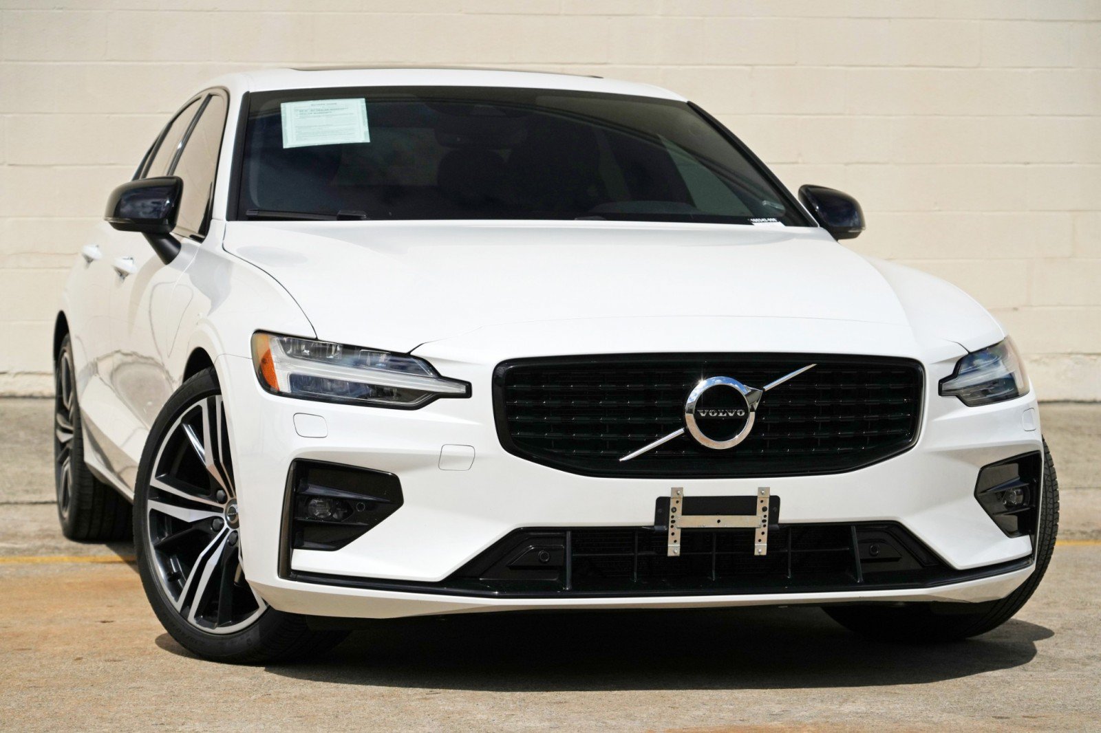 Used 2022 Volvo S60 B5 R-Design w/ Climate Package FWD image 2