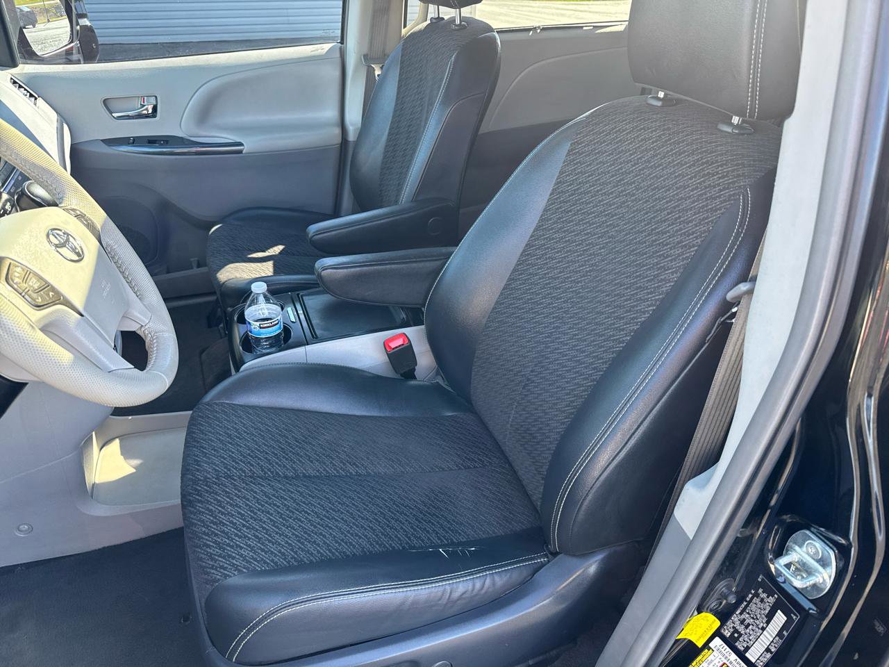 Used 2012 Toyota Sienna SE image 5