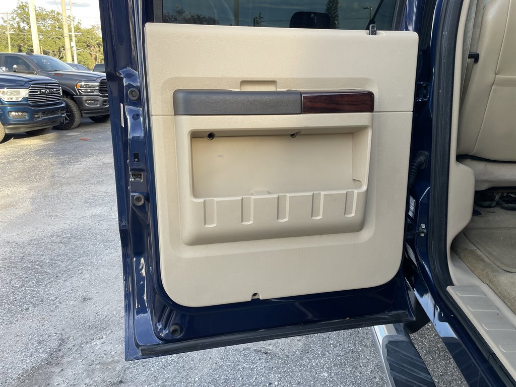 Used 2010 Ford F250 Lariat image 35