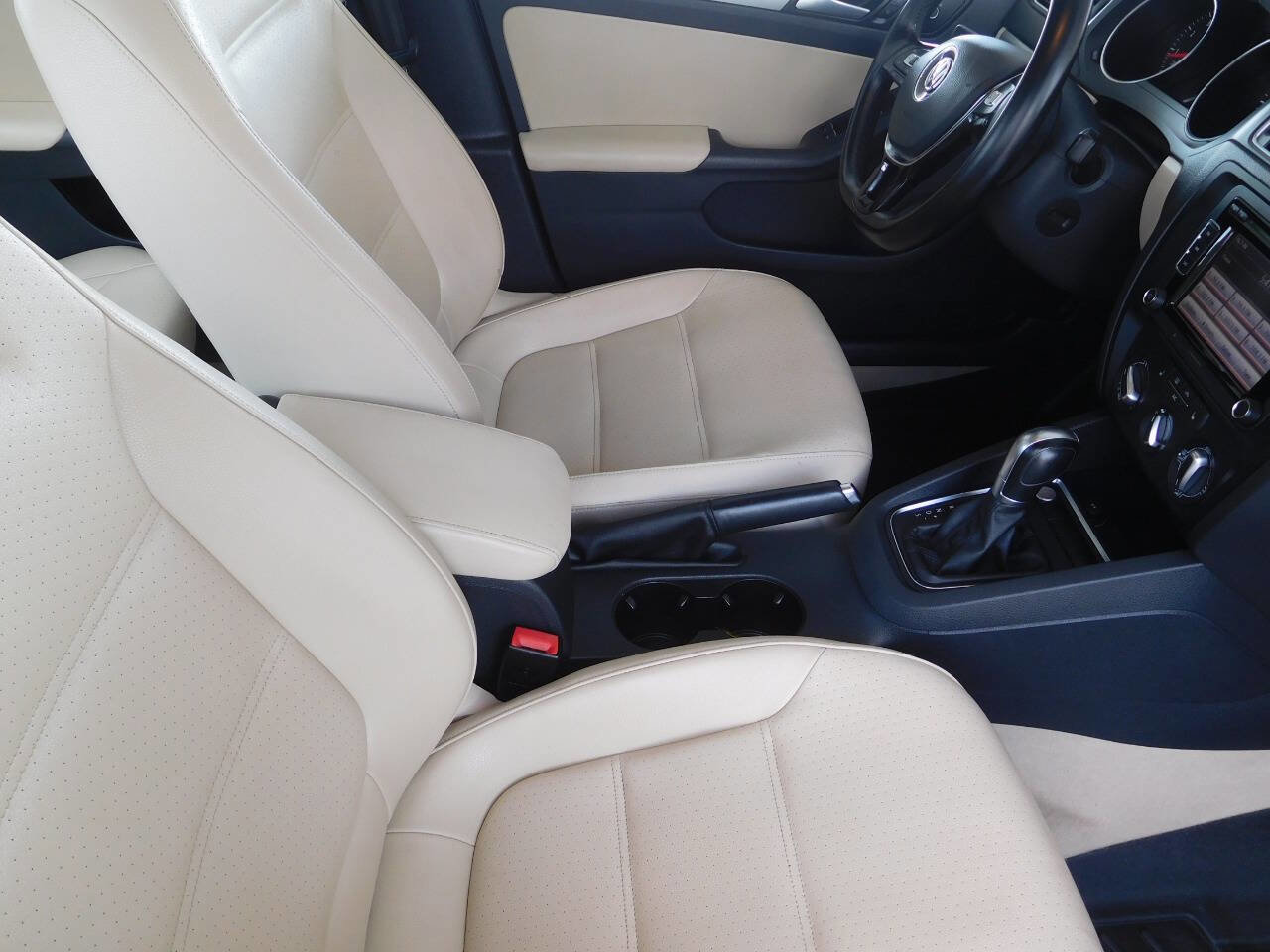 Used 2015 Volkswagen Jetta SE image 17