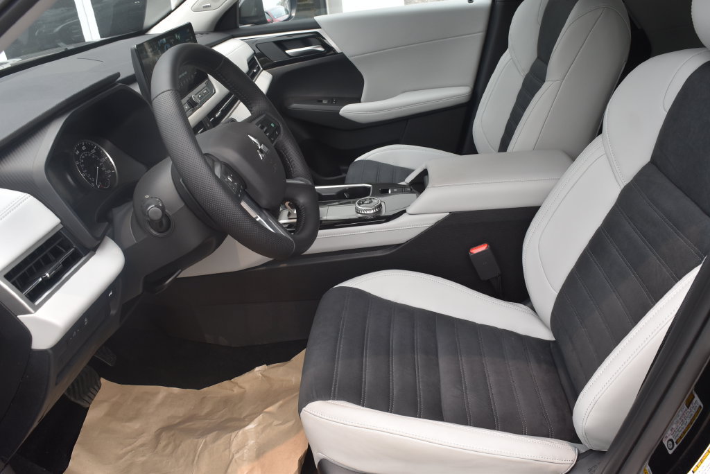 New 2026 Mitsubishi Outlander SE AWD/4WD image 8