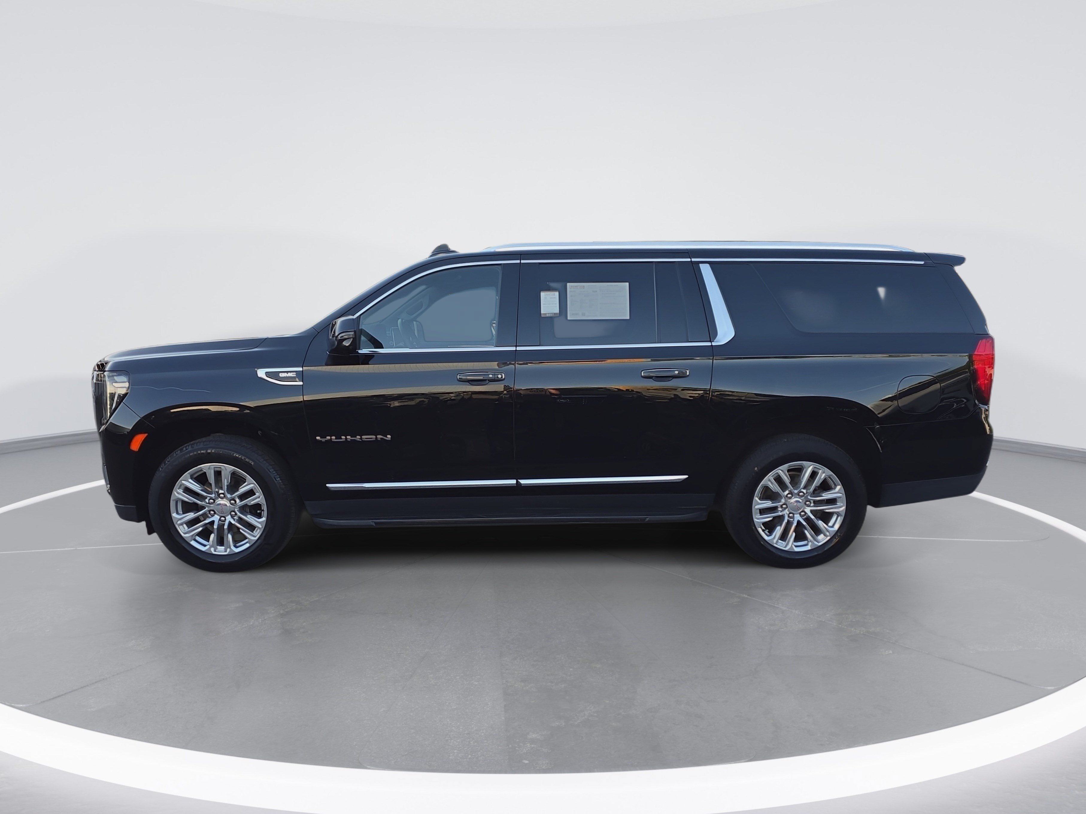 Used 2022 GMC Yukon XL SLT w/ SLT Premium Package AWD/4WD image 6