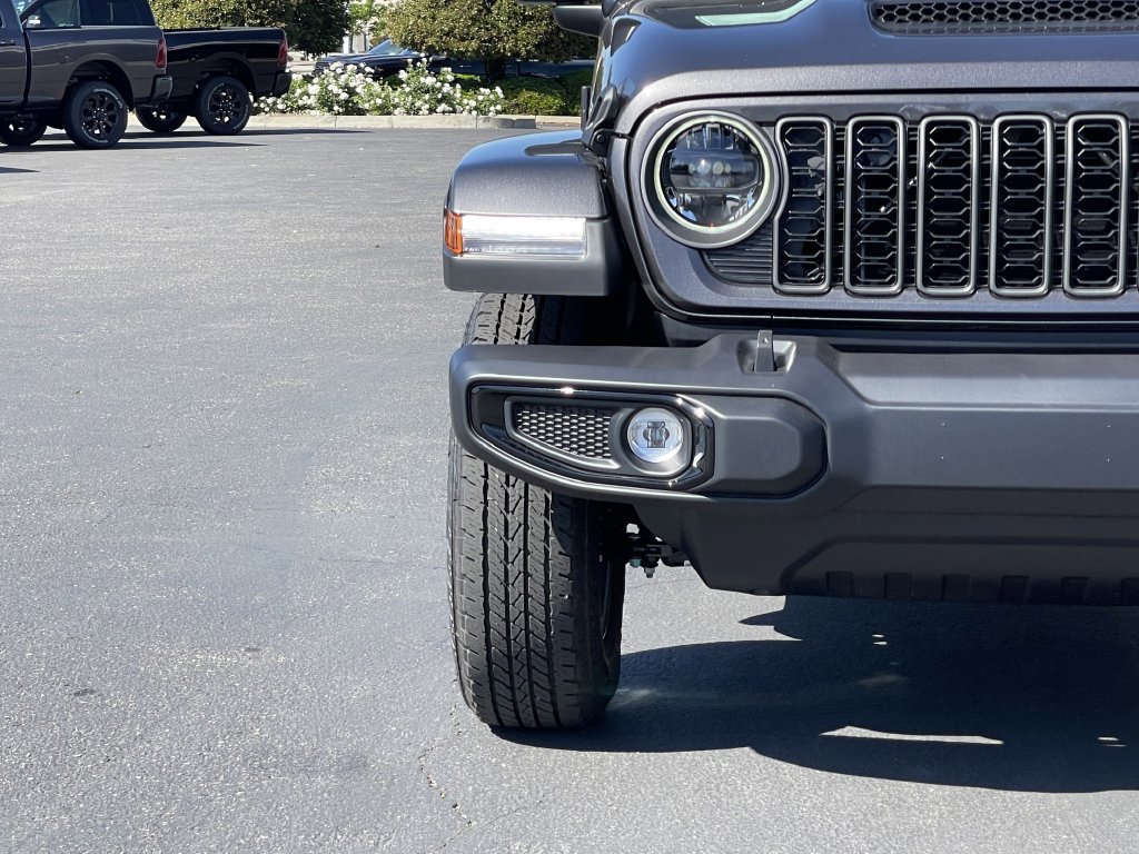 New 2026 Jeep Gladiator Sport AWD/4WD image 4