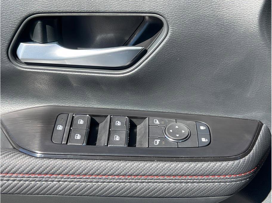 New 2025 Nissan Kicks SR FWD image 18
