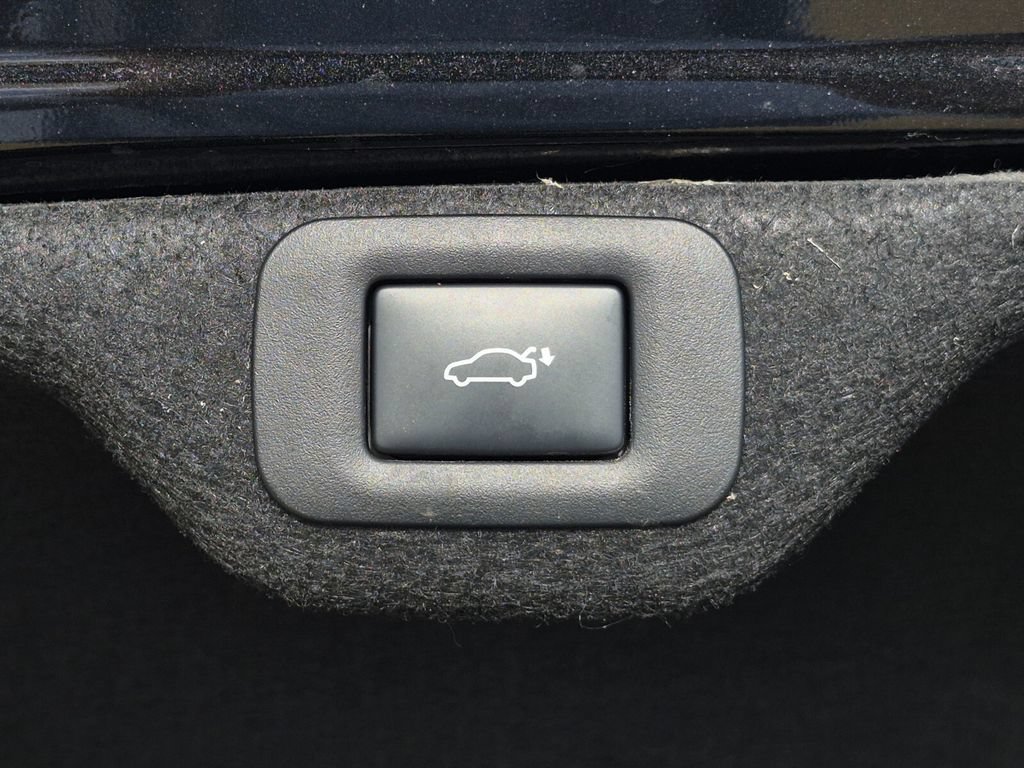 Used 2022 Lexus ES 300h w/ Premium Package FWD image 11