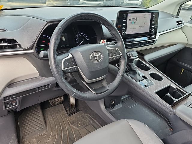 Used 2021 Toyota Sienna XLE image 11