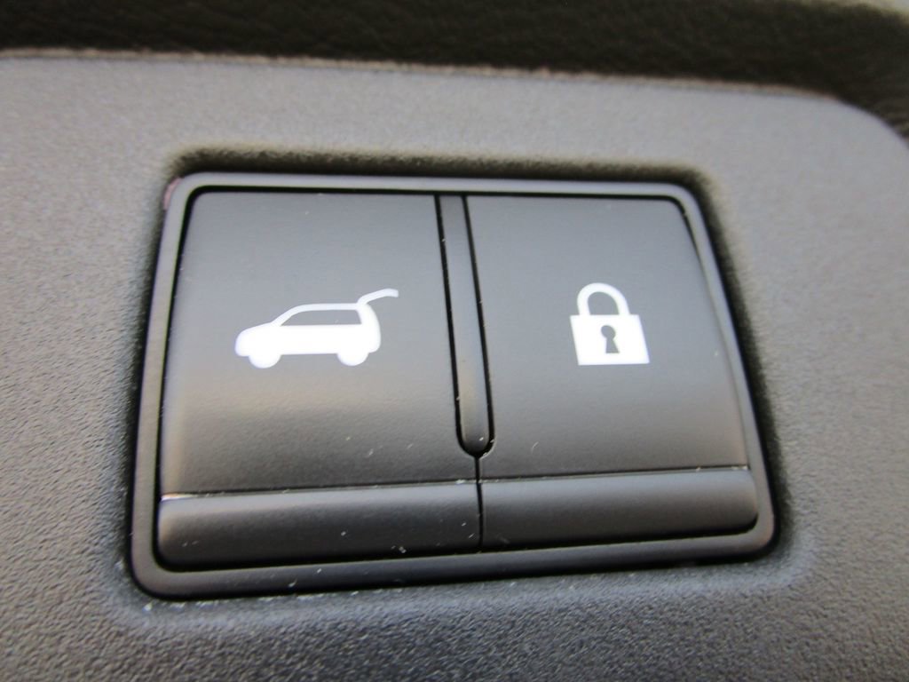 Used 2025 Nissan Rogue SL AWD/4WD image 15