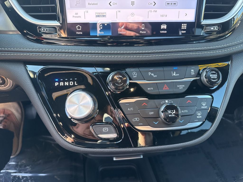 New 2026 Chrysler Pacifica Select image 16
