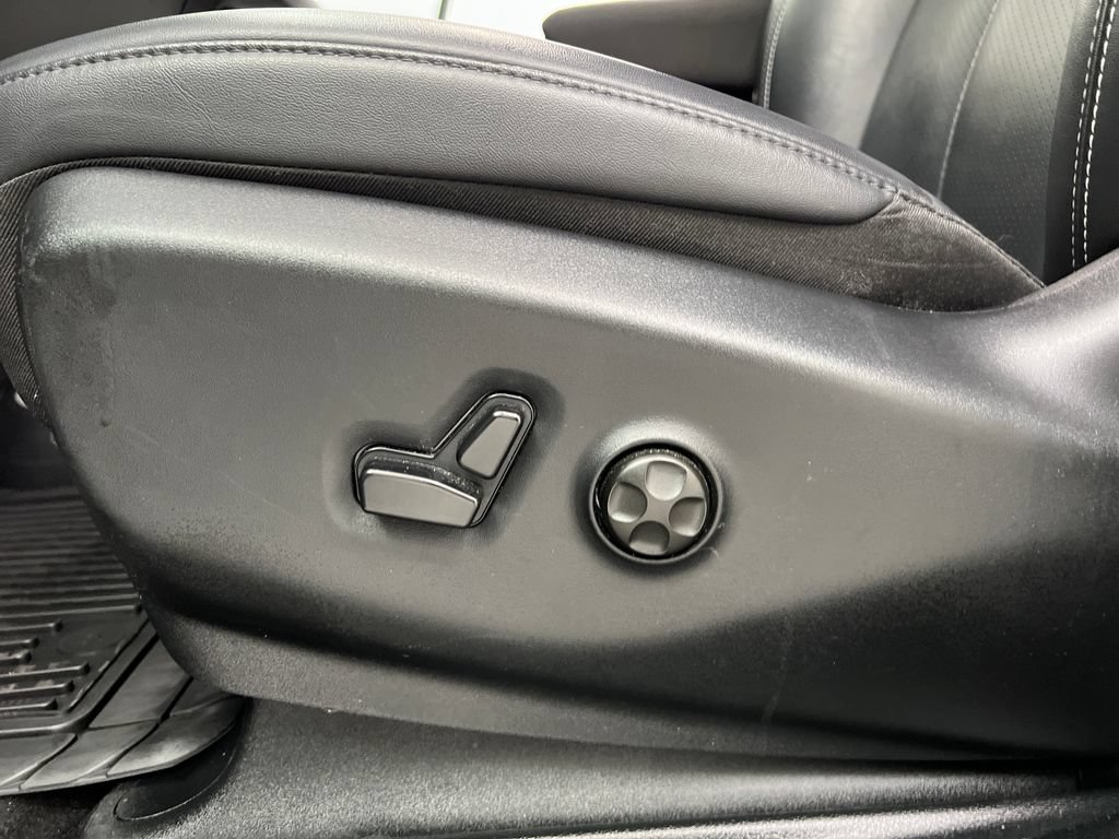 Used 2025 Chrysler Pacifica Select FWD image 13