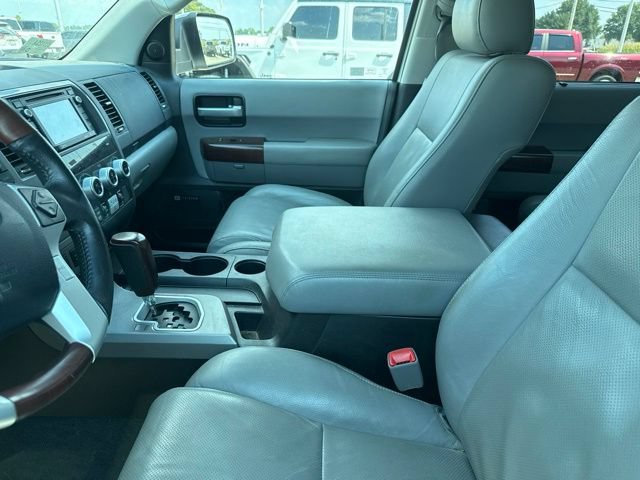 Used 2017 Toyota Sequoia Platinum AWD/4WD image 3