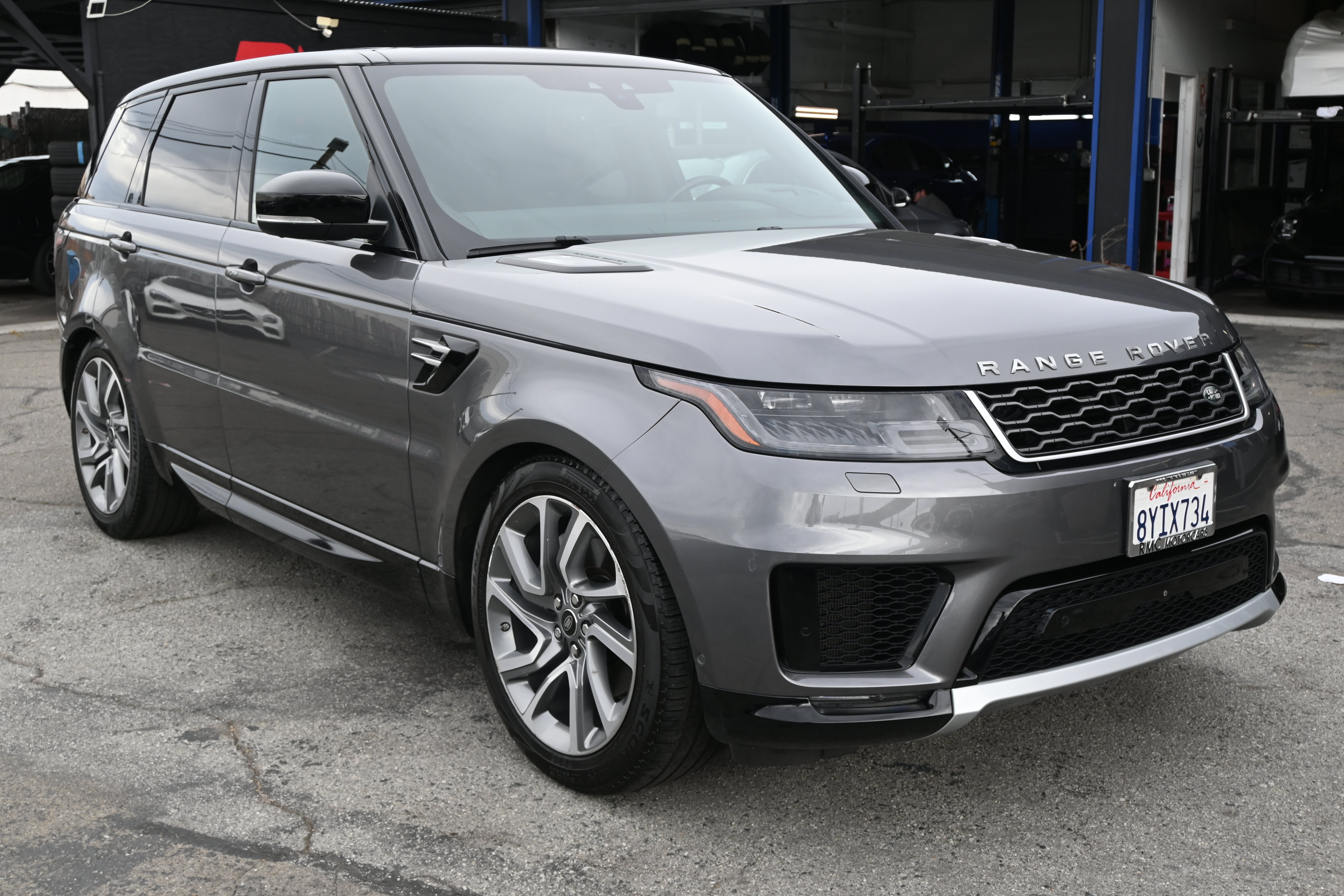 Used 2018 Land Rover Range Rover Sport HSE AWD/4WD image 2