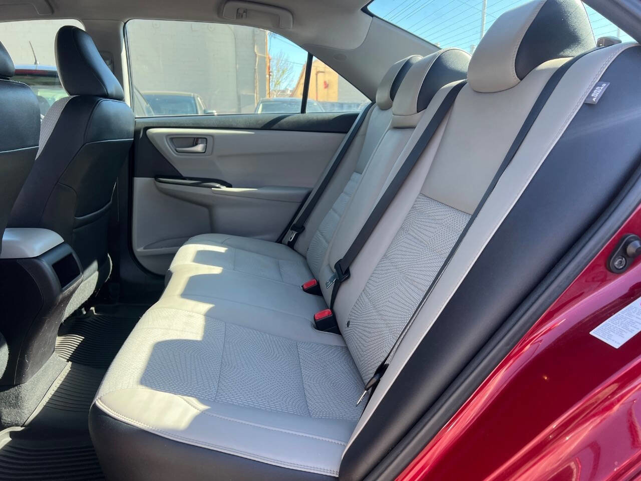 Used 2017 Toyota Camry SE image 10