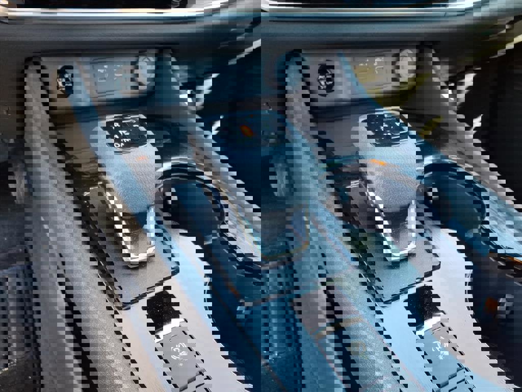 Used 2025 Nissan Rogue S image 10