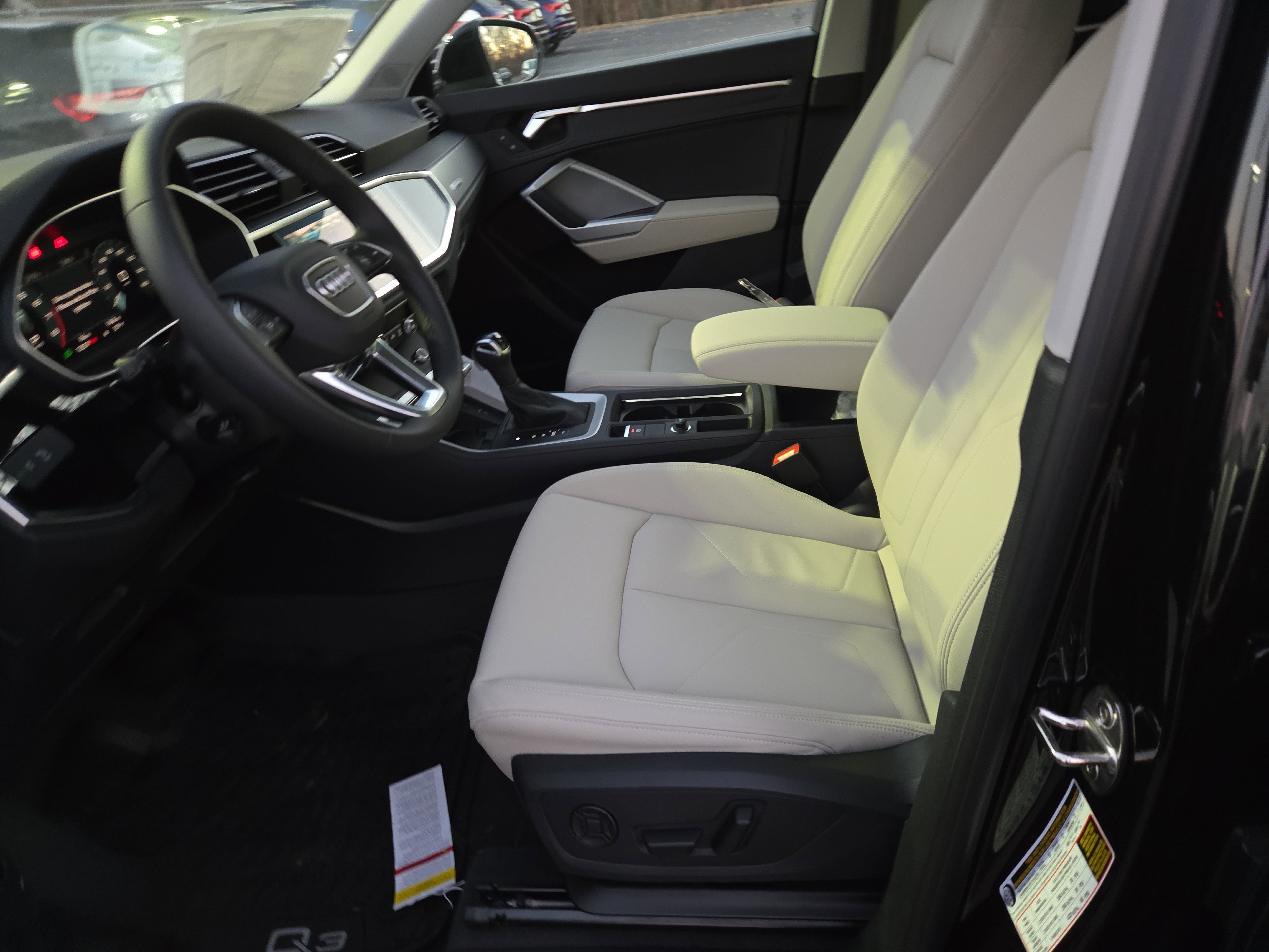 New 2025 Audi Q3 2.0T Premium image 4