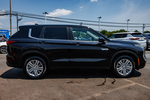 New 2025 Mitsubishi Outlander ES image 4