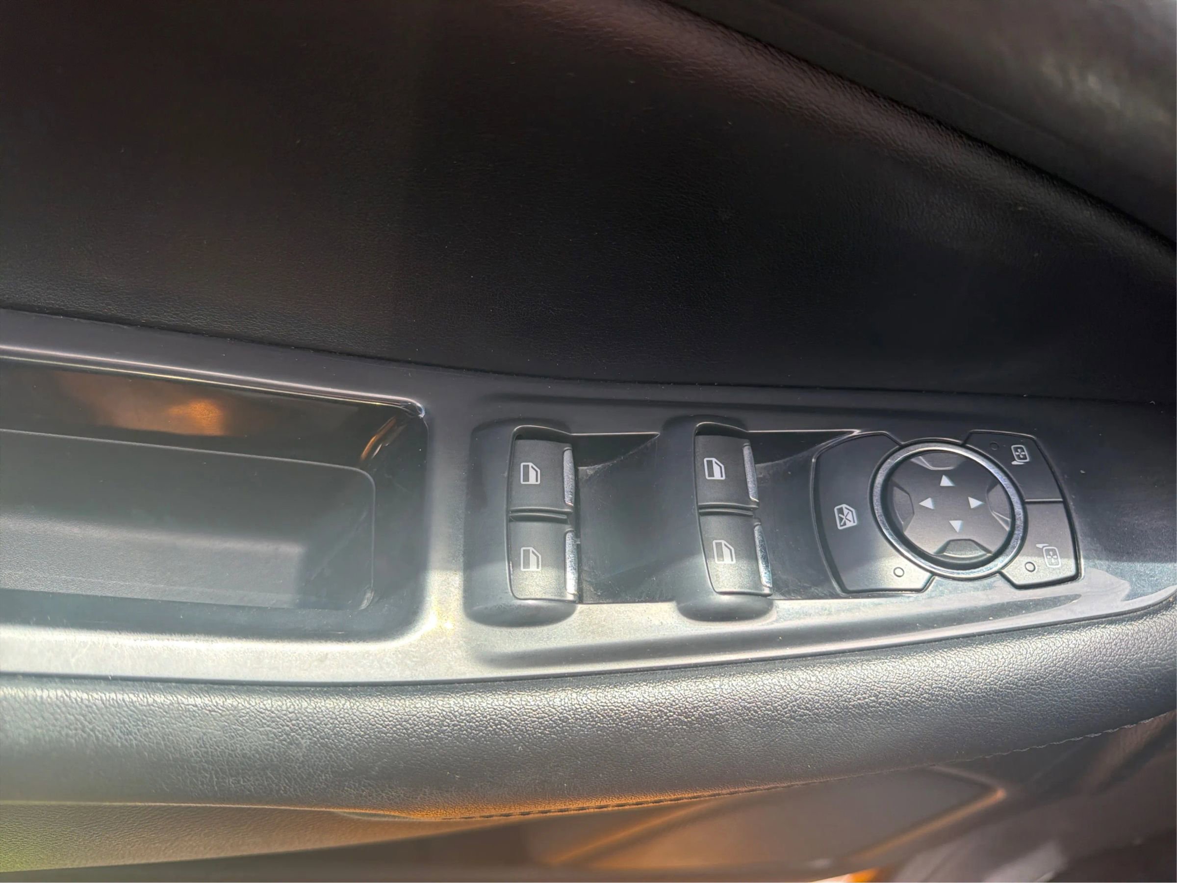 Used 2016 Ford Edge SEL FWD image 19