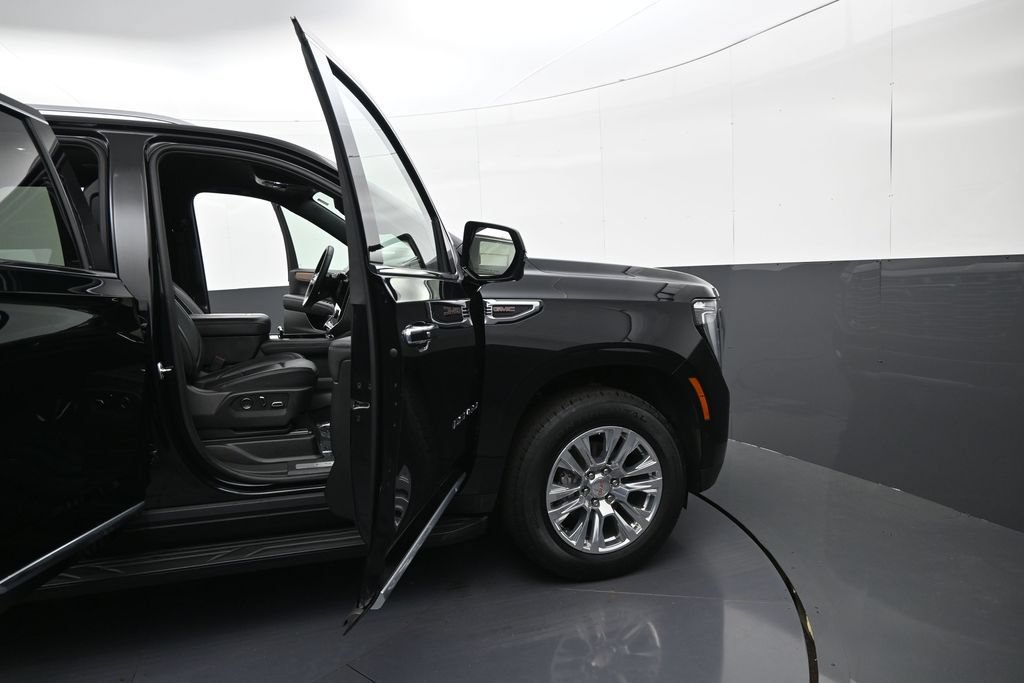 Used 2025 GMC Yukon Denali AWD/4WD image 9