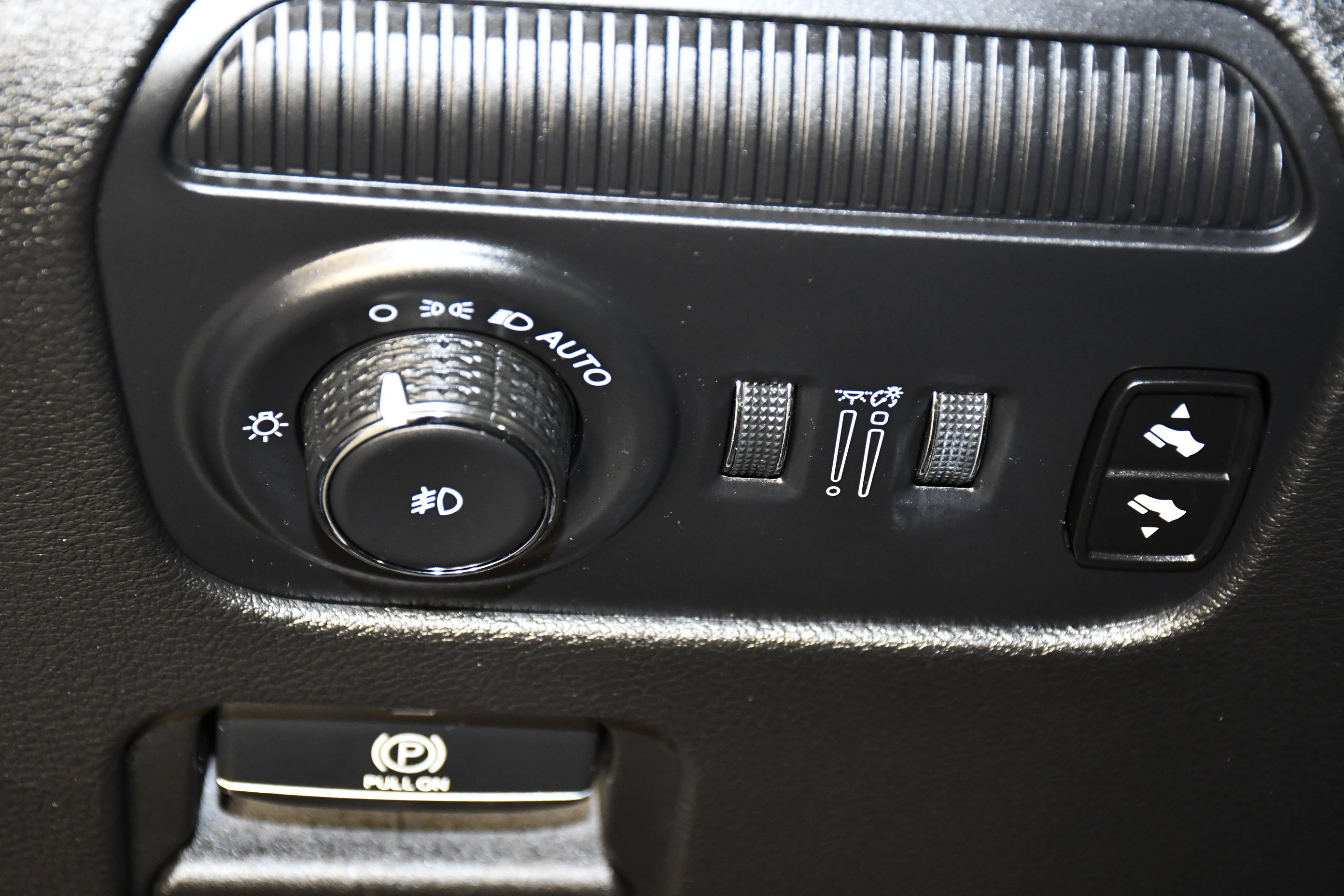 Used 2024 Jeep Wagoneer Series III AWD/4WD image 37