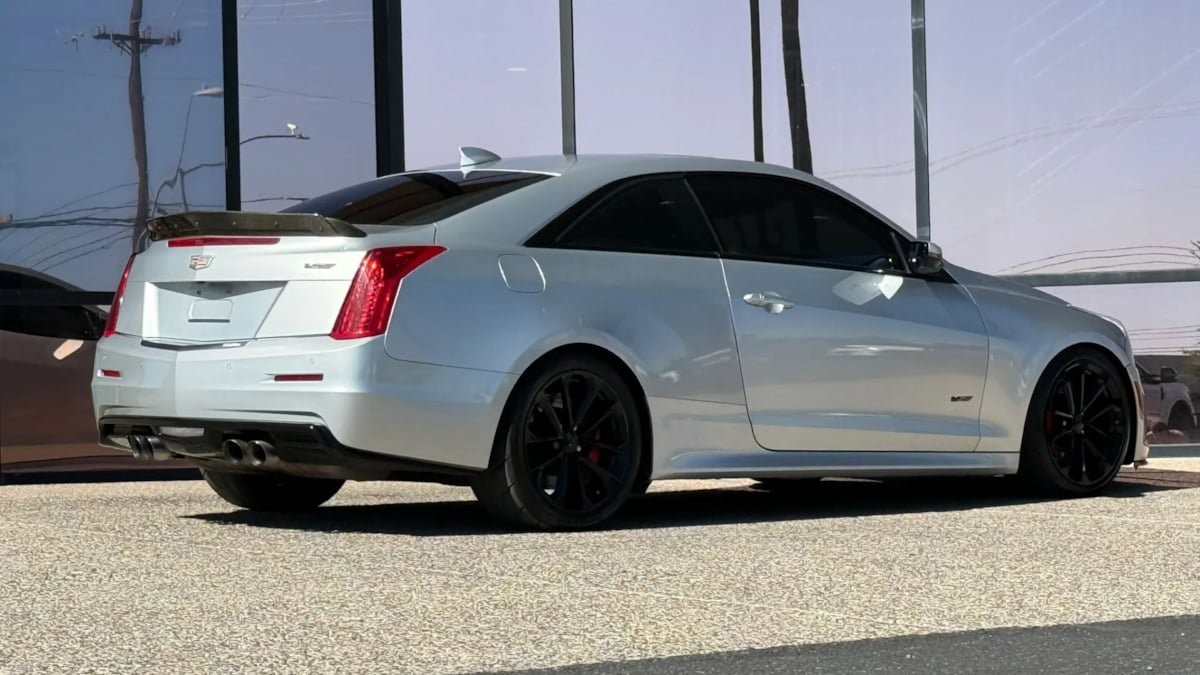 Used 2016 Cadillac ATS V w/ Luxury Package RWD image 12