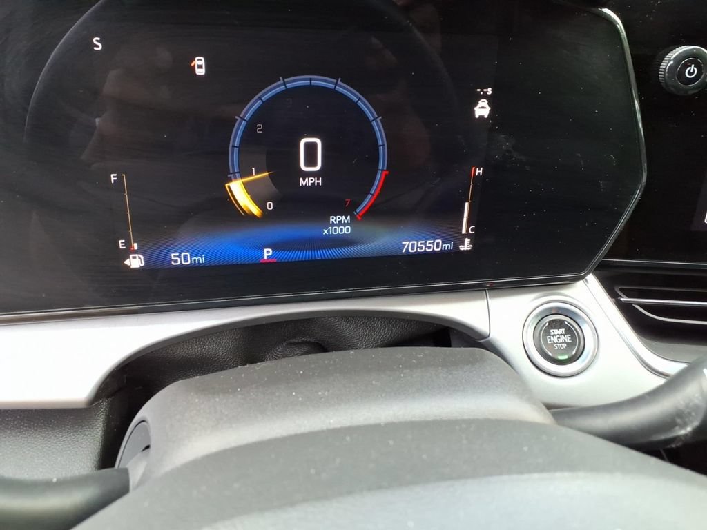 Certified 2024 Chevrolet Trax LT w/ LT Convenience Package FWD image 30