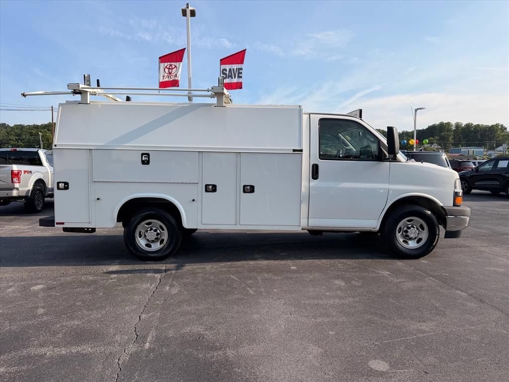 Used 2019 Chevrolet Express 3500 w/ Power Convenience Package RWD image 4