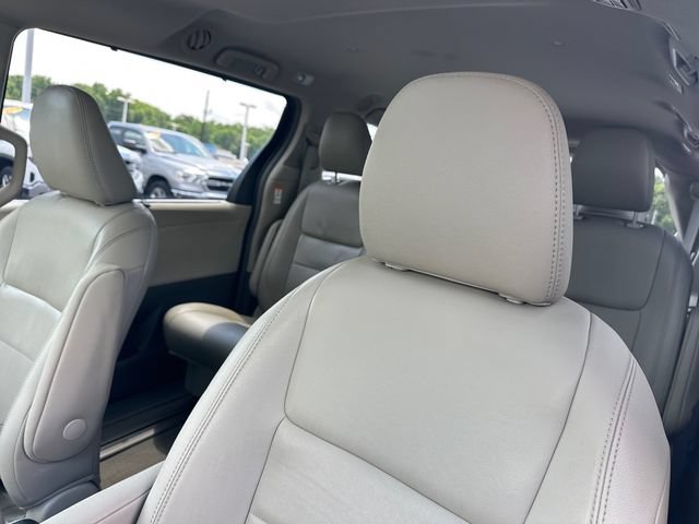 Used 2019 Toyota Sienna XLE w/ XLE Navigation Package FWD image 16