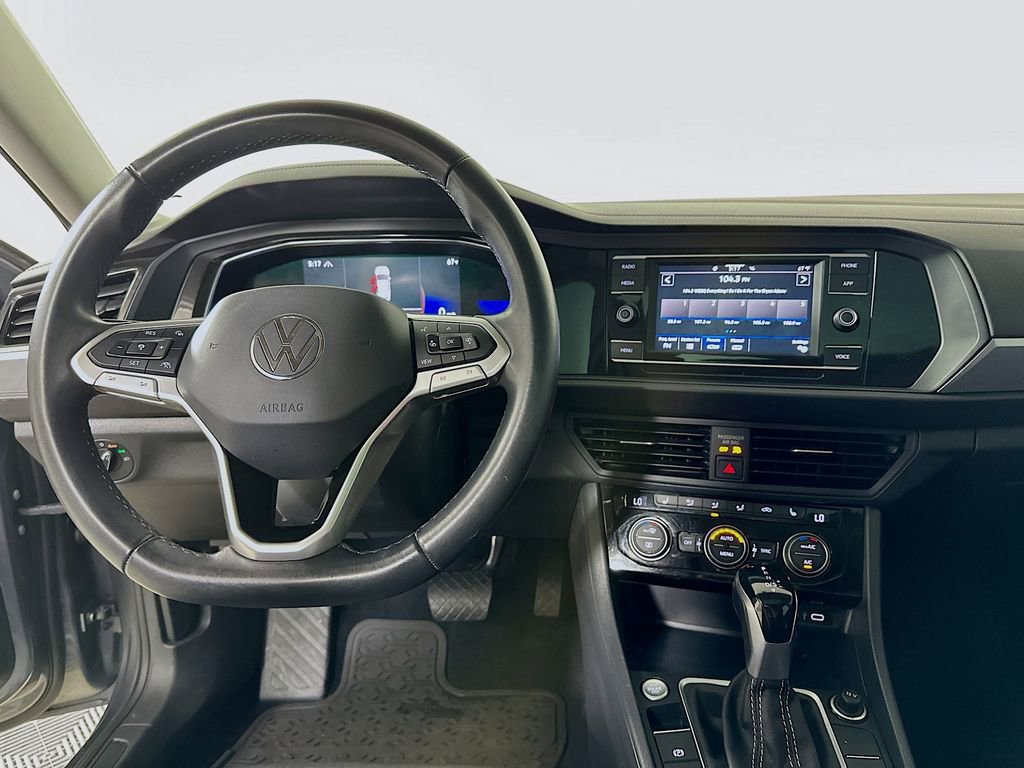 Used 2022 Volkswagen Jetta SE w/ Panoramic Sunroof Package FWD image 19