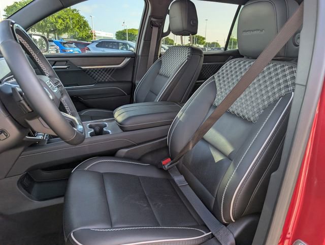 Used 2025 GMC Acadia Denali w/ Super Cruise Package image 24