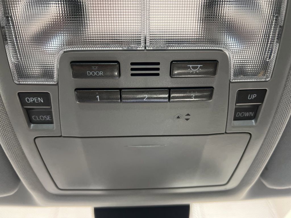 Used 2019 Toyota Highlander XLE FWD image 38