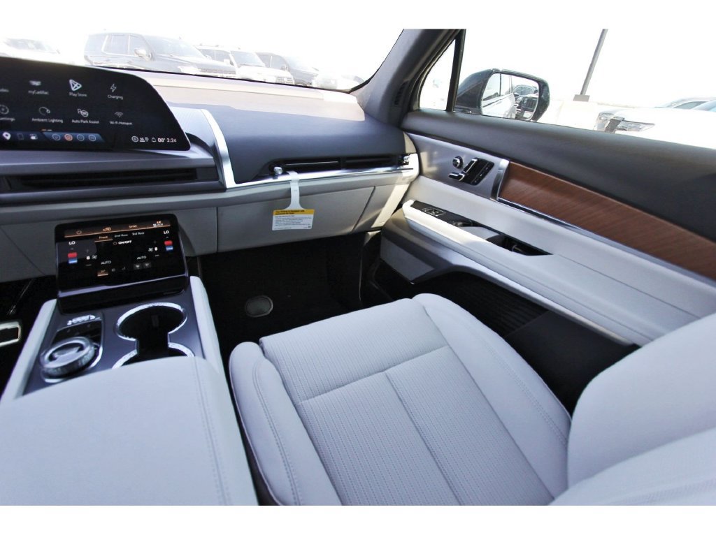 New 2027 Cadillac Vistiq Luxury AWD/4WD image 10