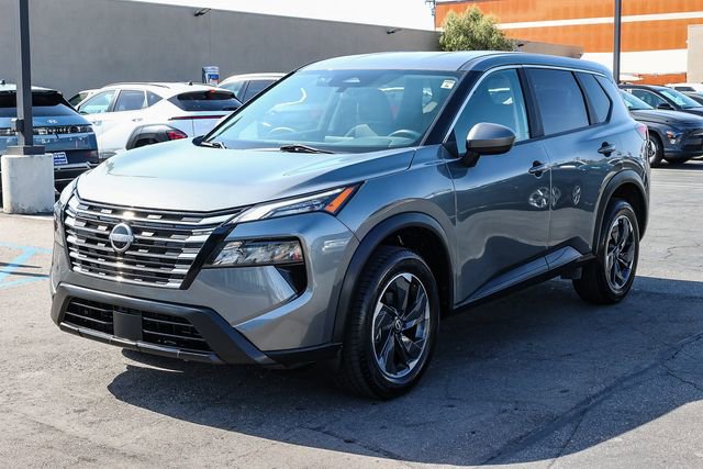 Used 2024 Nissan Rogue SV FWD image 3