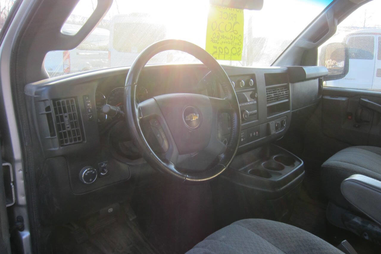 Used 2020 Chevrolet Express 3500 w/ Driver Convenience Package image 7