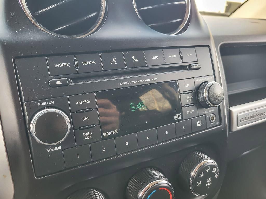 Used 2014 Jeep Compass Latitude image 12