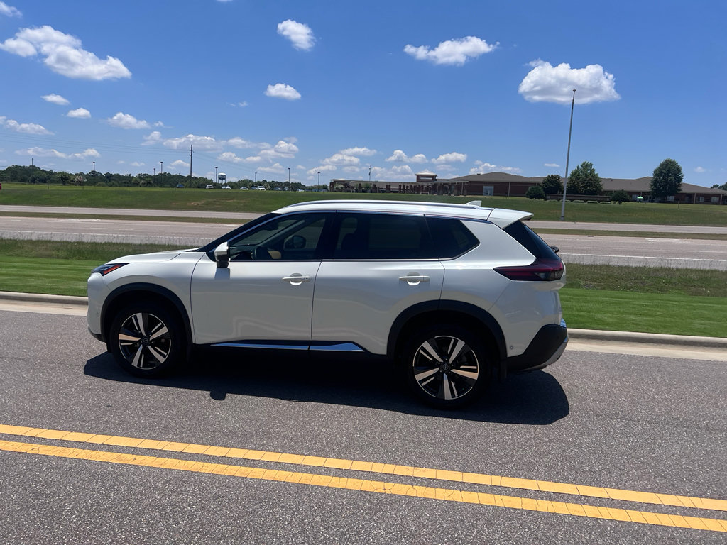 Used 2023 Nissan Rogue Platinum FWD image 8