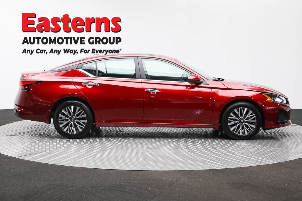 Used 2023 Nissan Altima 2.5 SV w/ SV Premium Package image 4