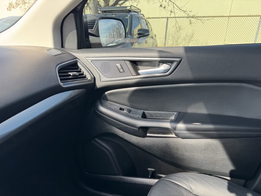 Used 2023 Ford Edge SE image 14