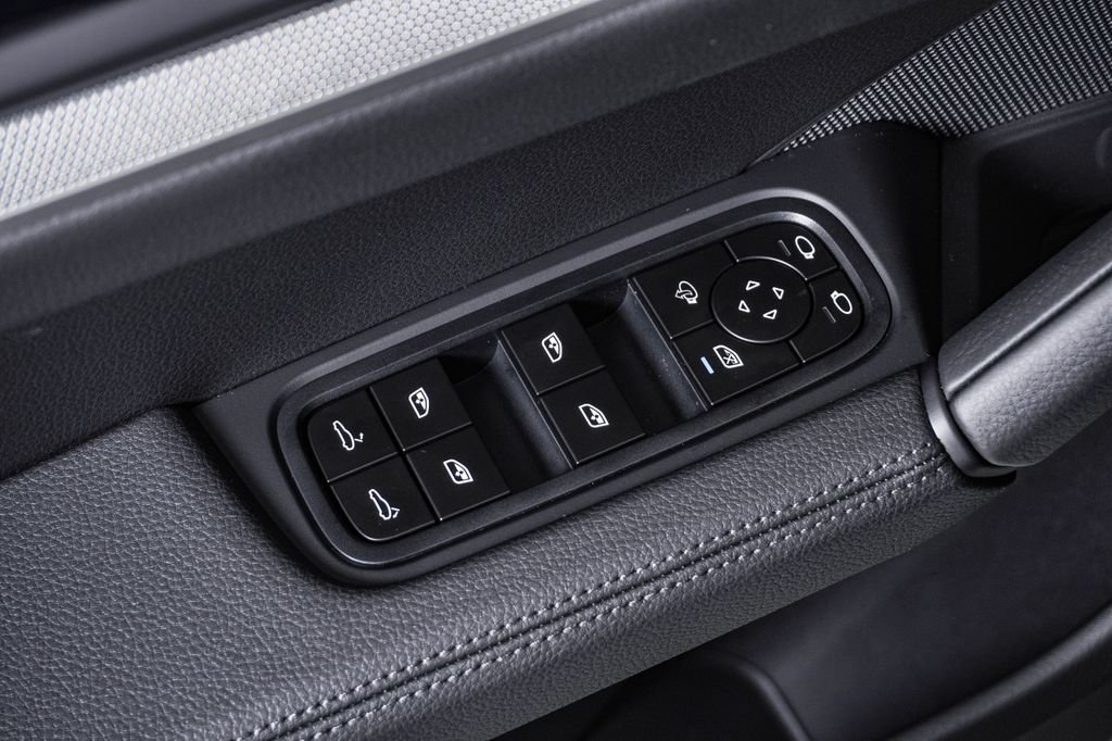 New 2026 Porsche Cayenne Coupe AWD/4WD image 26