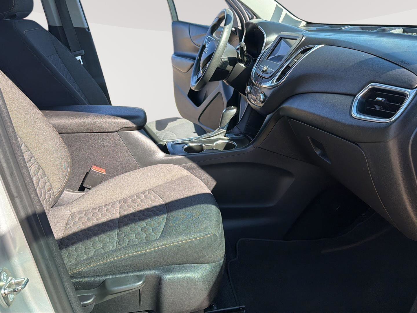 Used 2020 Chevrolet Equinox LT image 18